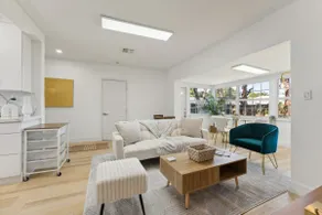 Sunshine Casa- Home w patio, grill & fenced yard - Image 2