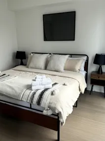 Downtown Modern Suite+Parking - Image 3