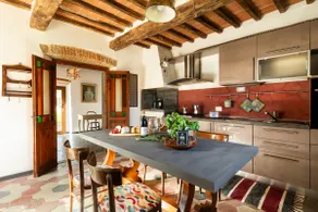 18th-century farmhouse in Cortona, garden, and 4 bathrooms - Image 2