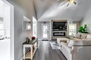 Luxurious Retreat with Private Basketball Court - Image 2