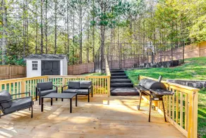 Luxurious Retreat with Private Basketball Court - Image 5