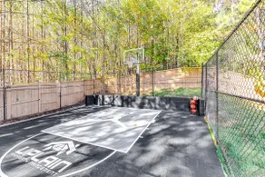 Luxurious Retreat with Private Basketball Court - Image 3