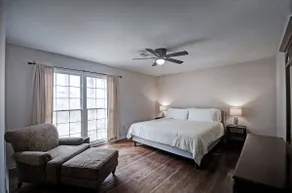 4BR City Retreat w/ Fire Pit, BBQ & Free Parking - Image 4