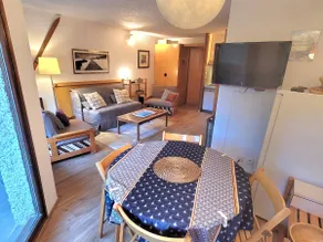 The Marmot Lodge – Quiet, cozy, green view - Image 5