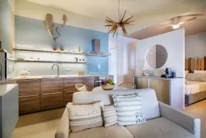 LUXORY SUITE BY THE SEA WITH JACUZZI - Image 2