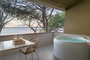 LUXORY SUITE BY THE SEA WITH JACUZZI - Image 5