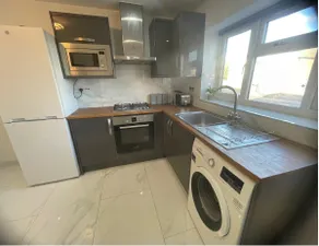 Newly built modern flat with free parking close to London Luton airport and L&D hospital - Image 3