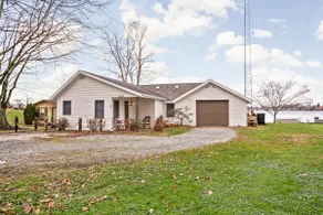 Lakefront on Lake Manitou | Fire Pit | Sleeps 11 - Image 5