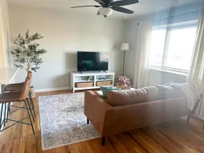 The Thornton Retreat – Modern & Cozy Stay - Image 2