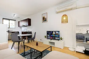 *Charming 2BR Retreat in Heart of Southern Bliss - Image 5