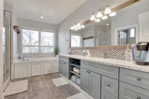 Spacious Apartment in Wine Country - Image 3
