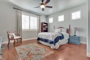 Spacious Apartment in Wine Country - Image 5