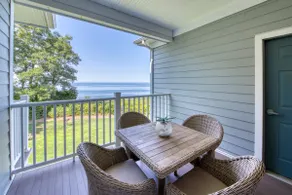 Waterfront Greenport Getaway - Image 2