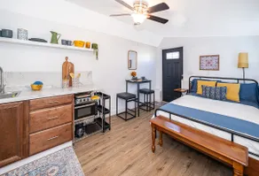 El Patio Escape • Cozy Suite | Universal 15 minutes - Image 4