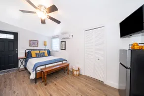 El Patio Escape • Cozy Suite | Universal 15 minutes - Image 2
