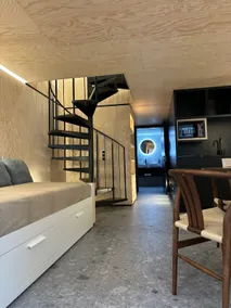 Design duplex in a prime location - air-conditioned - Image 2