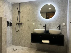 Design duplex in a prime location - air-conditioned - Image 4