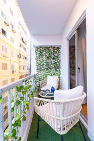 Top-Rated Central 3BR Near Sea & Corniche - Image 5