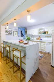 Top-Rated Central 3BR Near Sea & Corniche - Image 3