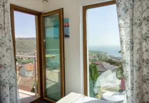 Balchik Sea View Escape 5BR Luxury with Hot Tub & Free Parking - Image 5