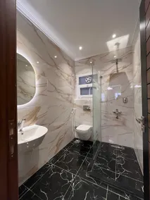 Three-Bedroom Deluxe Apartment - Image 3
