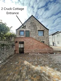 2 Cruck Cottage, Cowbridge - Image 2