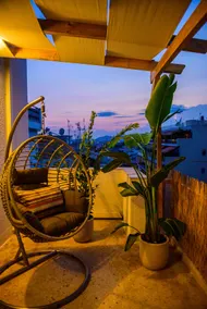Central Prime Location W/ Stunning Sunset Balcony! - Image 2
