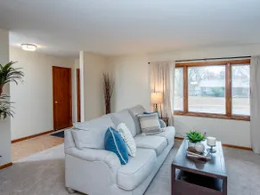 Spacious 5bed 2bath home - Image 3
