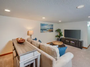 Spacious 5bed 2bath home - Image 4