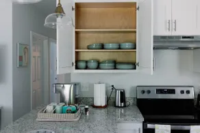 Charming 2-Bedroom Guesthouse - Image 4