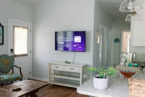 Charming 2-Bedroom Guesthouse - Image 5