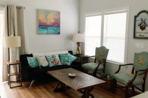 Charming 2-Bedroom Guesthouse - Image 2