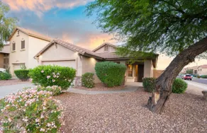 10 Min to Buc-ee's • Private Pool • Sleeps 6, glf - Image 2