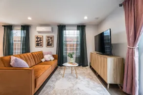 Private Studio-Hot Tub-King Bed-Fire Pit-PizzaOven - Image 3