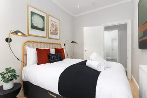 Flatzy - City Centre Mansion | Sleeps 20 | 5 Baths - Image 3
