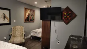 Guest House Perfectly Located! - Image 4