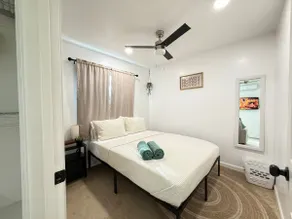 New Modern BOHO 2B GuestHouse w Pool access - Image 5