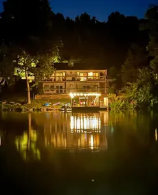 Panoramic Bluff View Lake House / On Trail & Water - Image 2