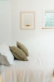 Boutique Riverside Loft Near Downtown - Image 2