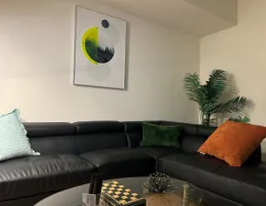 Bright & Charming 2BR/2BA Apartment in Glendale - Image 3