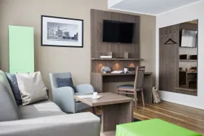 Apartment with separate sleeping and living area - Image 2