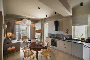 Tomis Marina Deluxe Sea View Apartment No.301 - Image 2