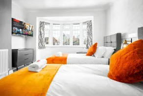 Modern stylish home, Garden, Parking, WiFi - Image 2