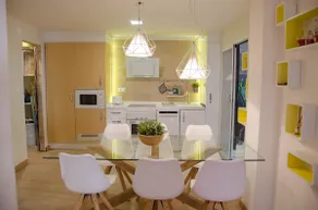 Spacious and bright beach area - Image 2