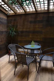 Spacious and bright beach area - Image 4