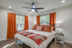 Chic 3BR - Downtown Retreat - Granbury Square - Image 3