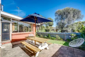 Bungalow on Hutton - Coastal Charm in Port Elliot - Image 3
