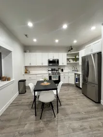 Newly Remodeled Ski and Relax 0.4 mi from bus/trax - Image 2