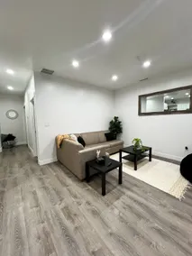 Newly Remodeled Ski and Relax 0.4 mi from bus/trax - Image 3