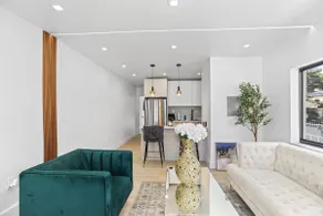 Modern Green House - Image 2
